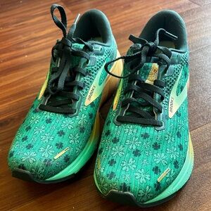 Brooks Run Lucky Sneakers Green and Gold